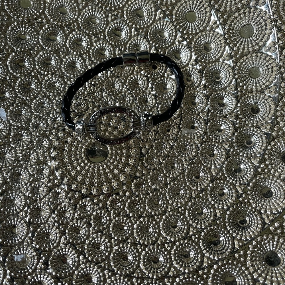 Guess bracelet - Picture 2 of 3